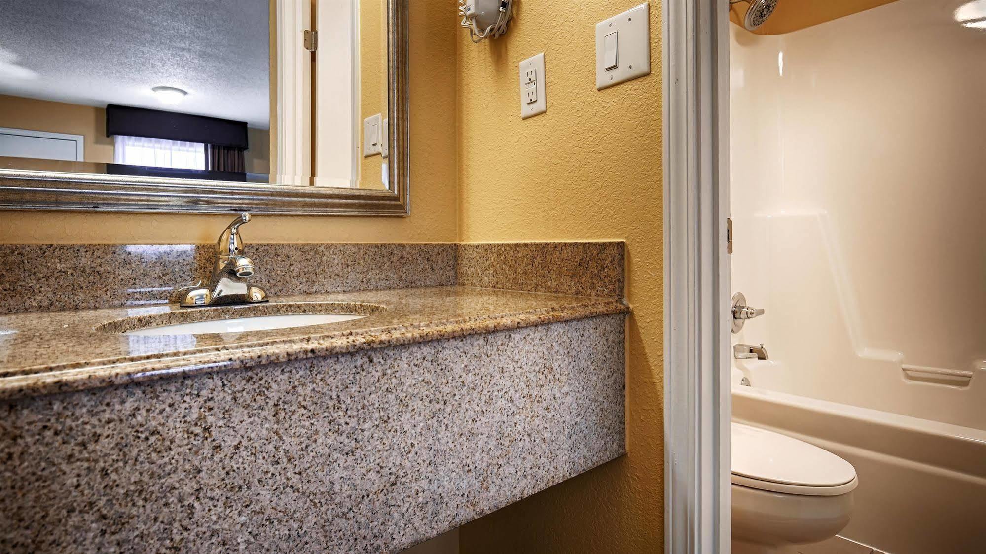 Best Western Диксън Екстериор снимка